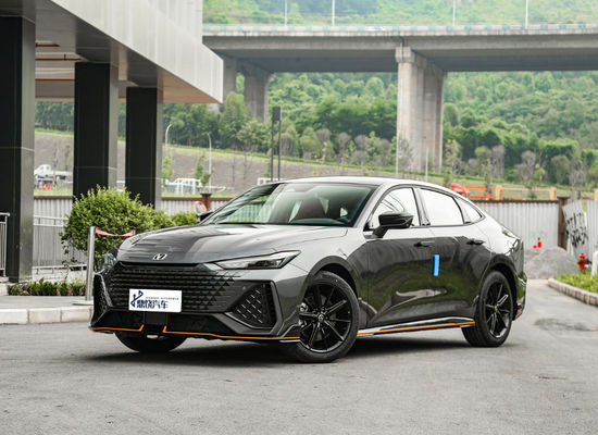 Buone condizioni Sport Automatic Chang An EV Changan UNI-V 5 posti 5 porte auto a gas