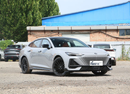 Acquista in magazzino Cina Fast Ship Changan UNI-V Automobile Turbo Cina Sedana economica Gas Nuova auto in vendita